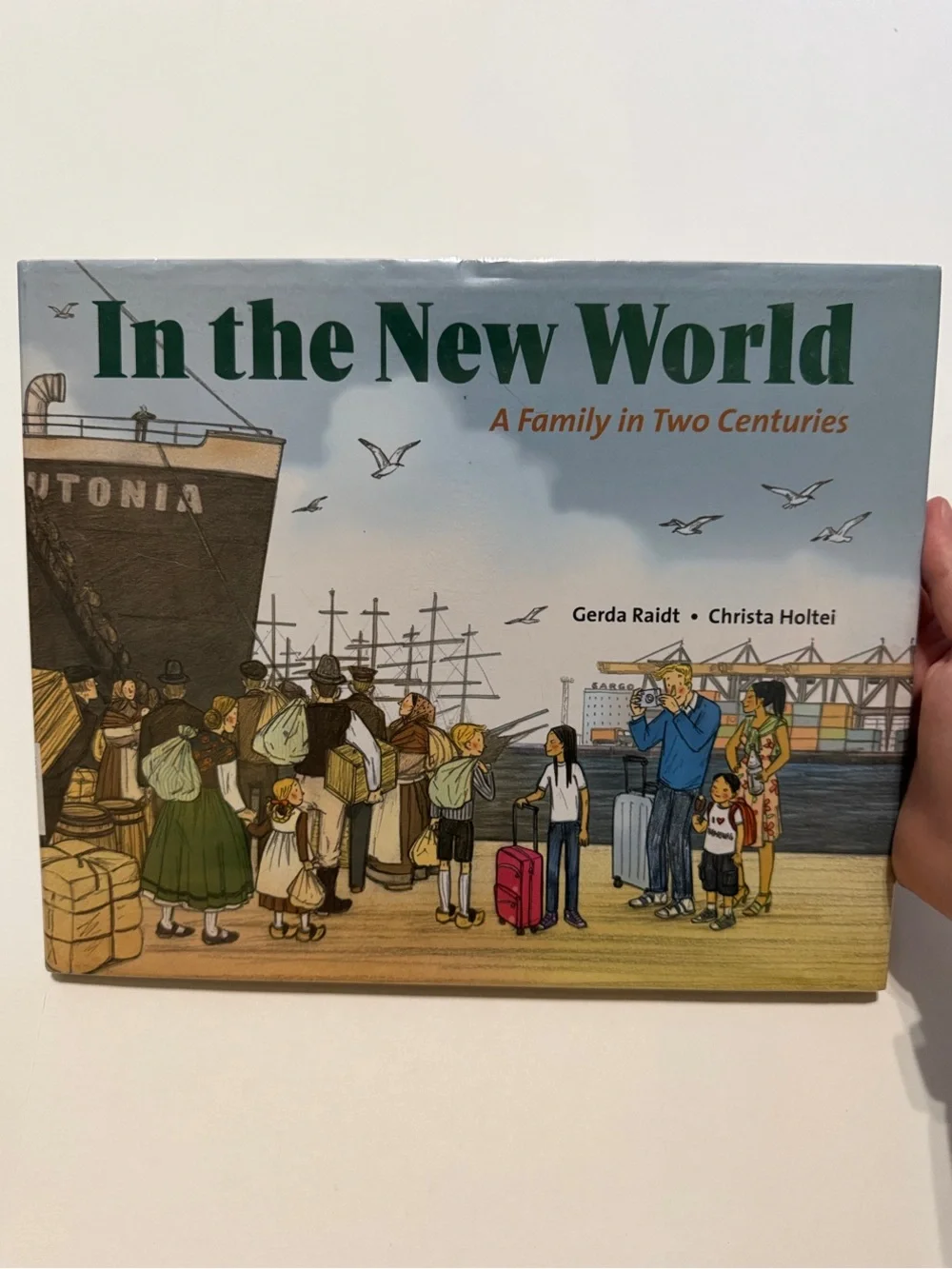 In the New World A Family in Two Centuries Hardcover Book by Gerda Raidt